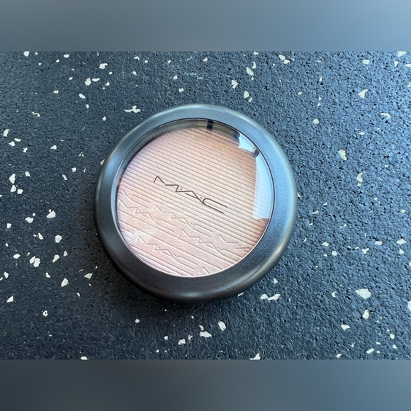 MAC | EXTRA DIMENSION SKINFINISH HIGHLIGHTER - Picture 4 of 9